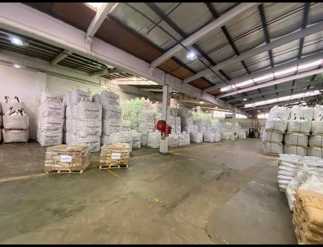 1,650M² WAREHOUSE TO LET IN NEW GERMANY
